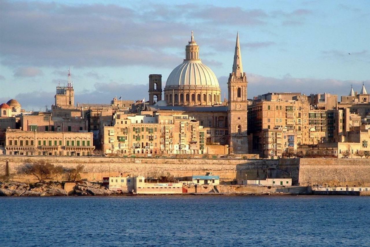 Gorgeous Apartment With Terrace In Fort Cambridge, Pool Sliema Exterior photo