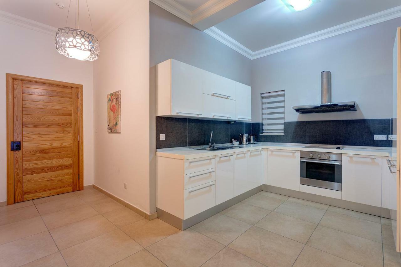 Gorgeous Apartment With Terrace In Fort Cambridge, Pool Sliema Exterior photo